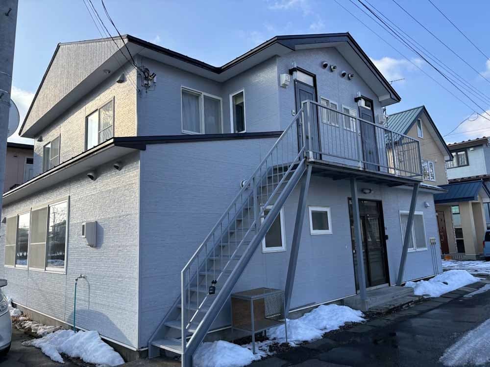 apartment 静内御幸町5丁目